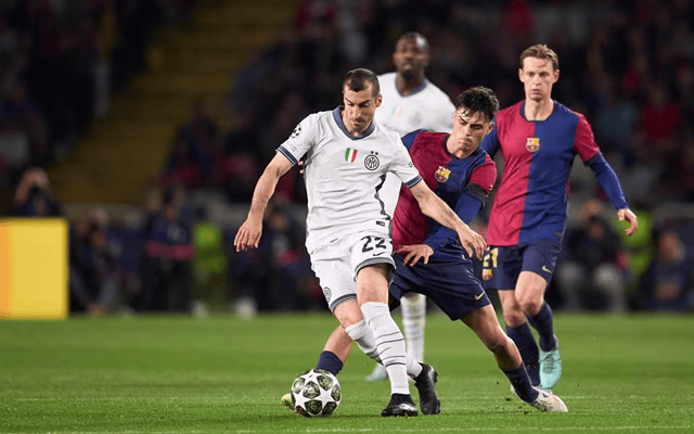 多特在德甲赛场44次不敌斯图加特，只有对拜仁输球场次更多（多特德甲对斯图加特已负44场，仅次于对拜仁的失利次数）