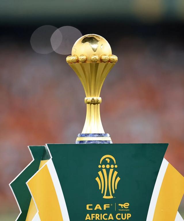 半场：莱比锡2-0法兰克福，哈德、鲍姆加特纳相互传射（半场战罢，莱比锡2-0领先法兰克福：哈德与鲍姆加特纳互送助攻各入一球）