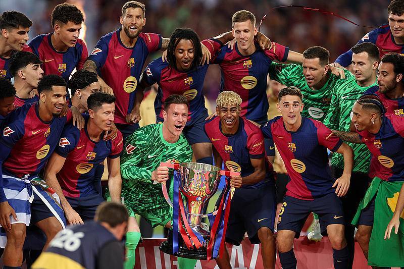 又是首开记录，麦卡在欧冠最近两球都是对皇马打进的（再度先拔头筹，麦卡近两粒欧冠进球均由对皇马打进）