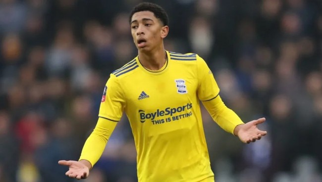 欧冠淘汰赛前瞻：曼联对阵巴黎,（欧冠淘汰赛焦点战：曼联迎战巴黎）