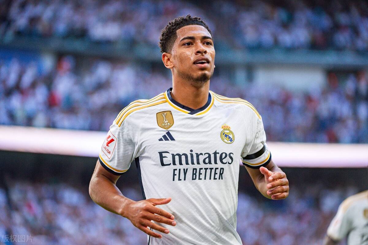 四次神扑助毕包0-0战平巴黎，乌奈-西蒙当选全场最佳球员（四度神扑护航毕包0-0巴黎，乌奈-西蒙荣膺全场最佳）