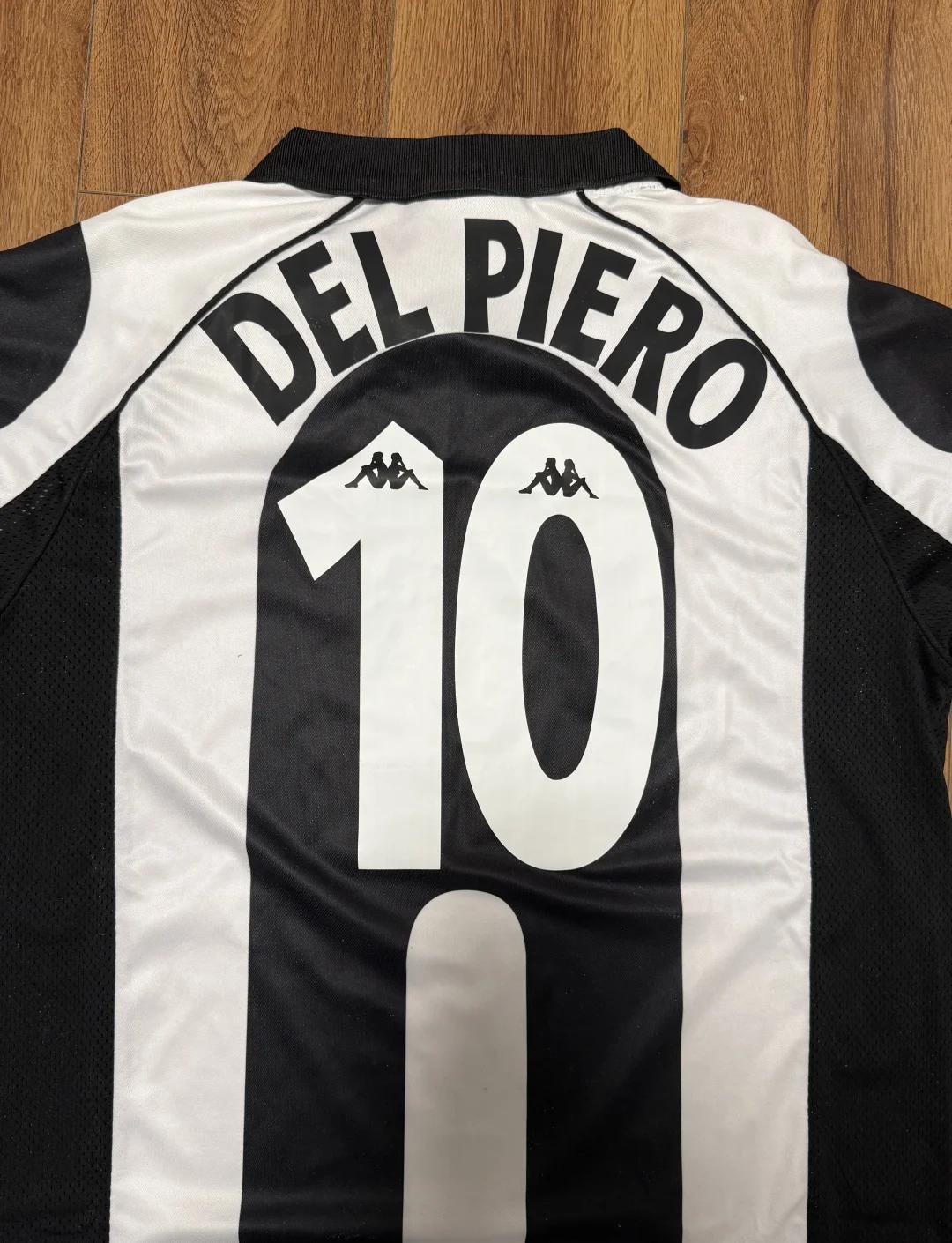 中超强队国安在亚冠被越南绝杀，国脚表现低迷，暴露中国足球实力与管理问题。（亚冠爆冷：国安遭越南队补时绝杀，国脚低迷折射中国足球实力与管理短板）