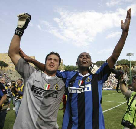 阿里纳斯：詹姆斯若作为角色球员再混2冠，还是不能跟乔丹比（阿里纳斯：就算詹姆斯以角色球员再夺两冠，仍无法与乔丹相提并论）