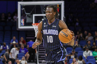 阿斯：罗德里戈出场时间在皇马排第17，但在巴西队却连场首发（阿斯：罗德里戈在皇马出场仅列第17，回到巴西队却连续首发）