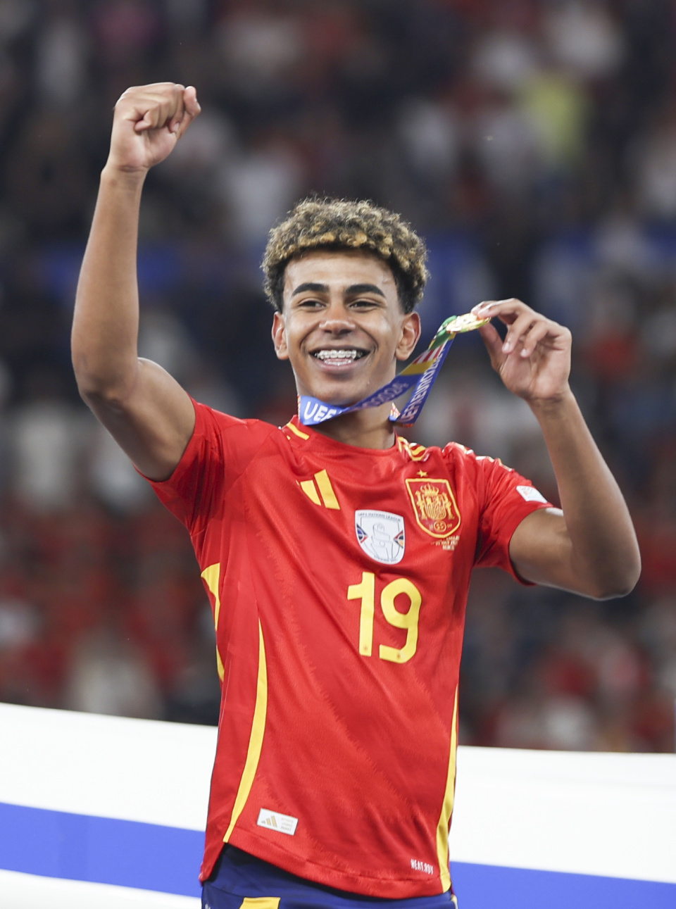 跨界！皇马×漫威推出联名球衣，官方售价528元起（皇马联手漫威上新联名球衣，官方价528元起）