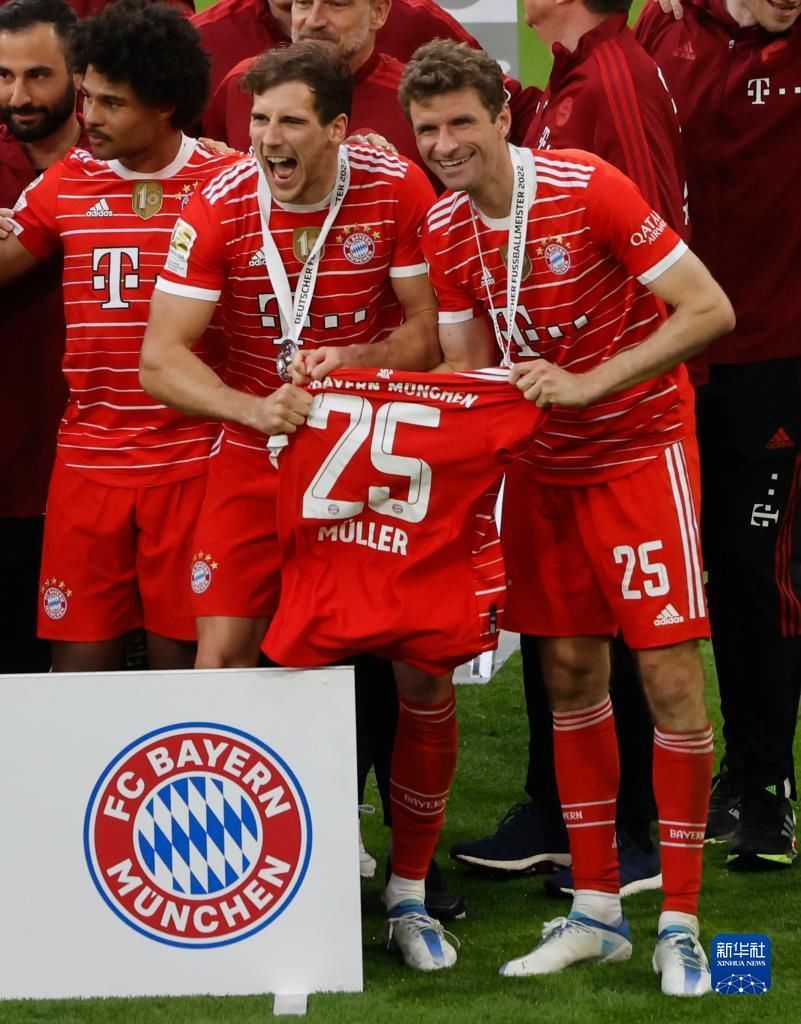 被赠送云达不莱梅印有8号的球衣，克罗斯：这是合同报价吗