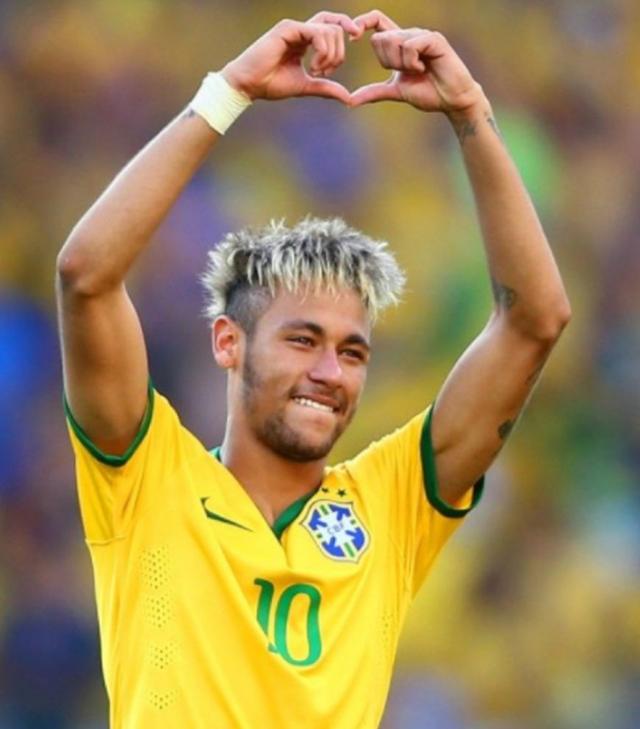 利物浦萨拉赫任意球破门锁定胜局（萨拉赫任意球建功，利物浦锁定胜利）