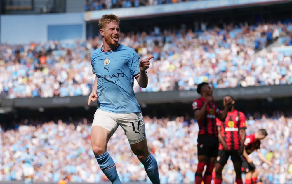 欧文突破防守造成杀伤球成功（欧文强突撕裂防线，造犯规并打成）