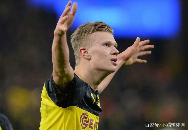 U22国足力克韩国U22，球迷在球员谢场时高喊“雄起”（U22国足击败韩国U22，谢场时球迷高呼“雄起”）