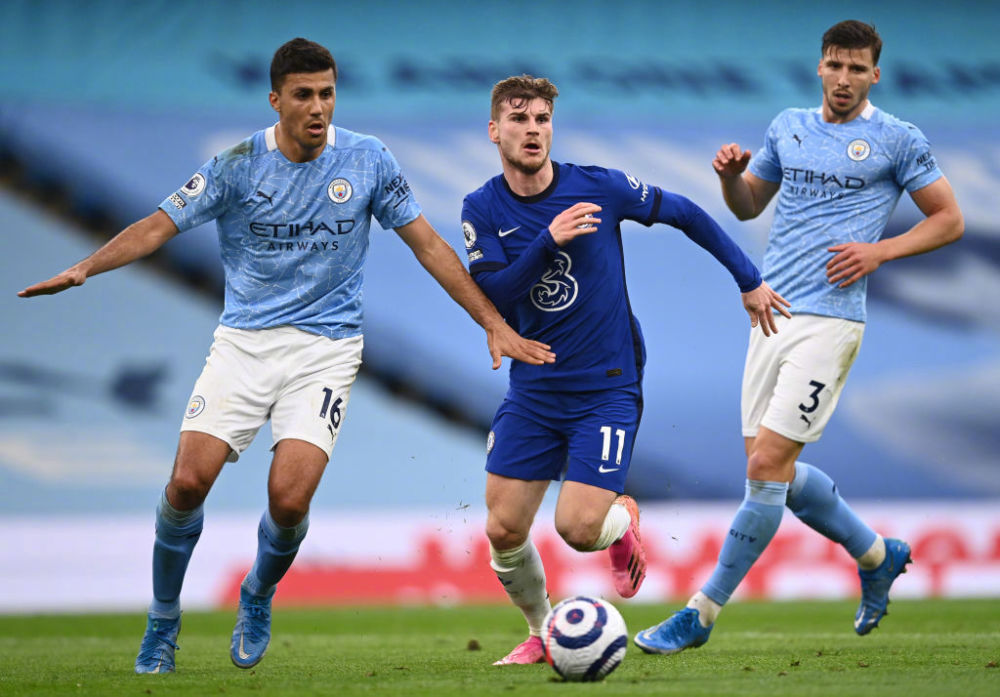 他把比赛节奏完全玩明白了（他已彻底掌控比赛节奏）